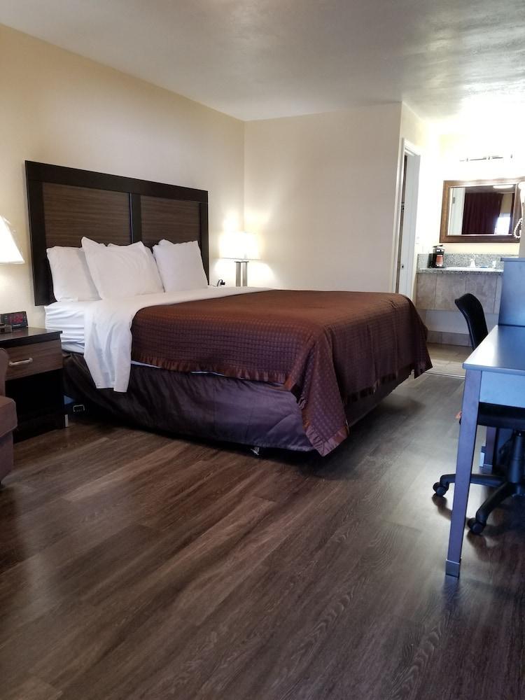 Rodeway Inn Medford South I-5 Екстериор снимка