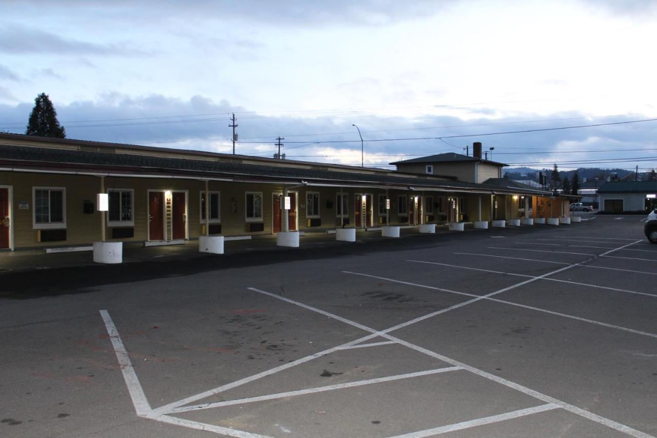 Rodeway Inn Medford South I-5 Екстериор снимка