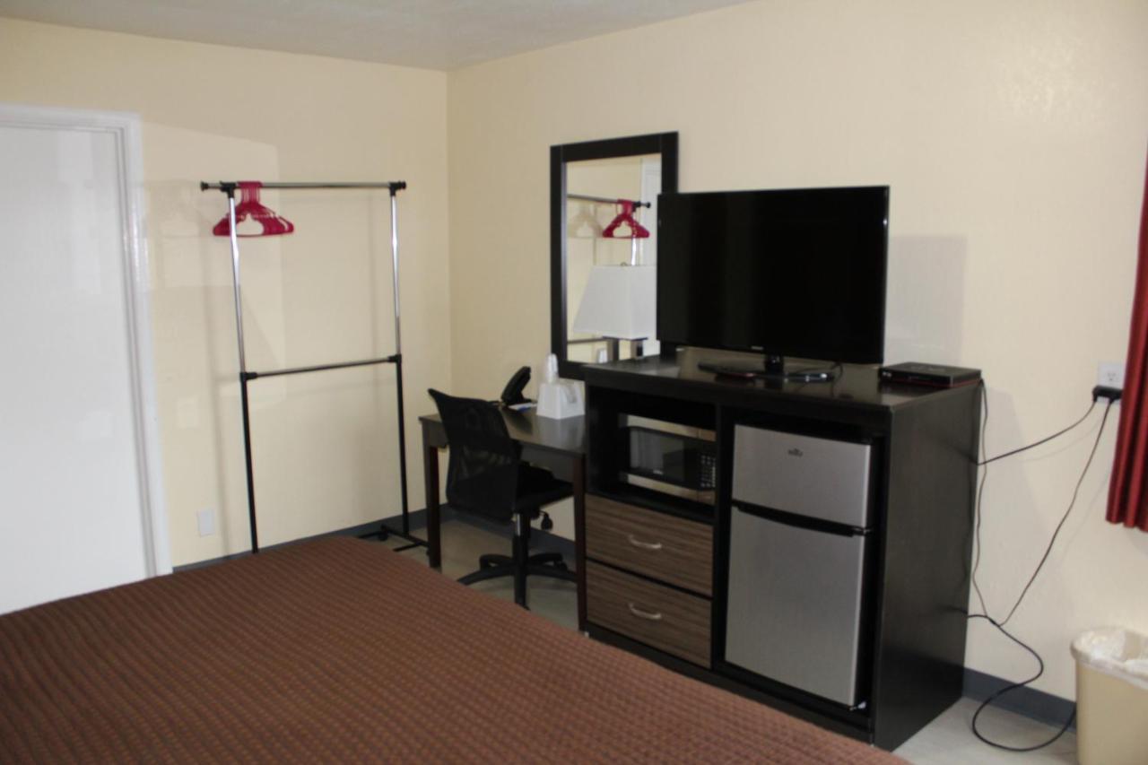 Rodeway Inn Medford South I-5 Екстериор снимка