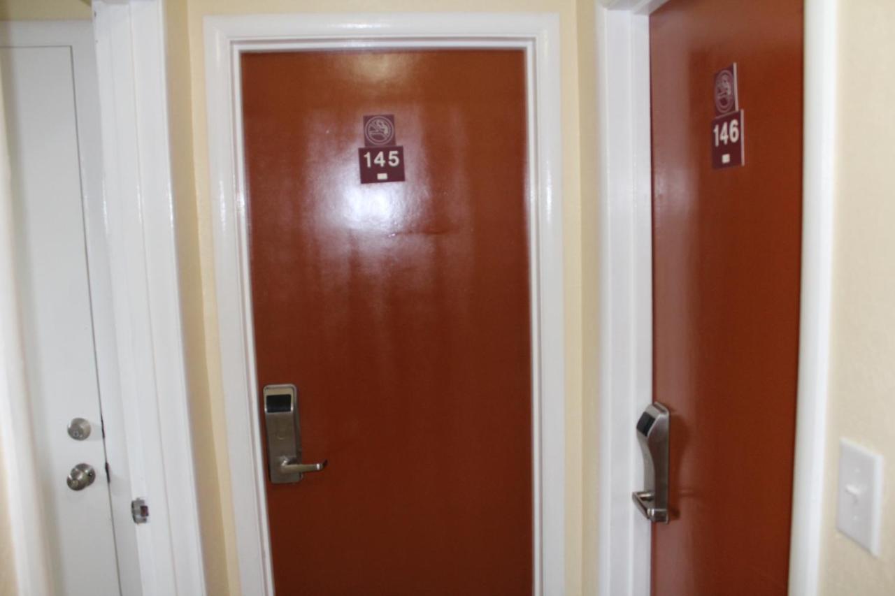 Rodeway Inn Medford South I-5 Екстериор снимка