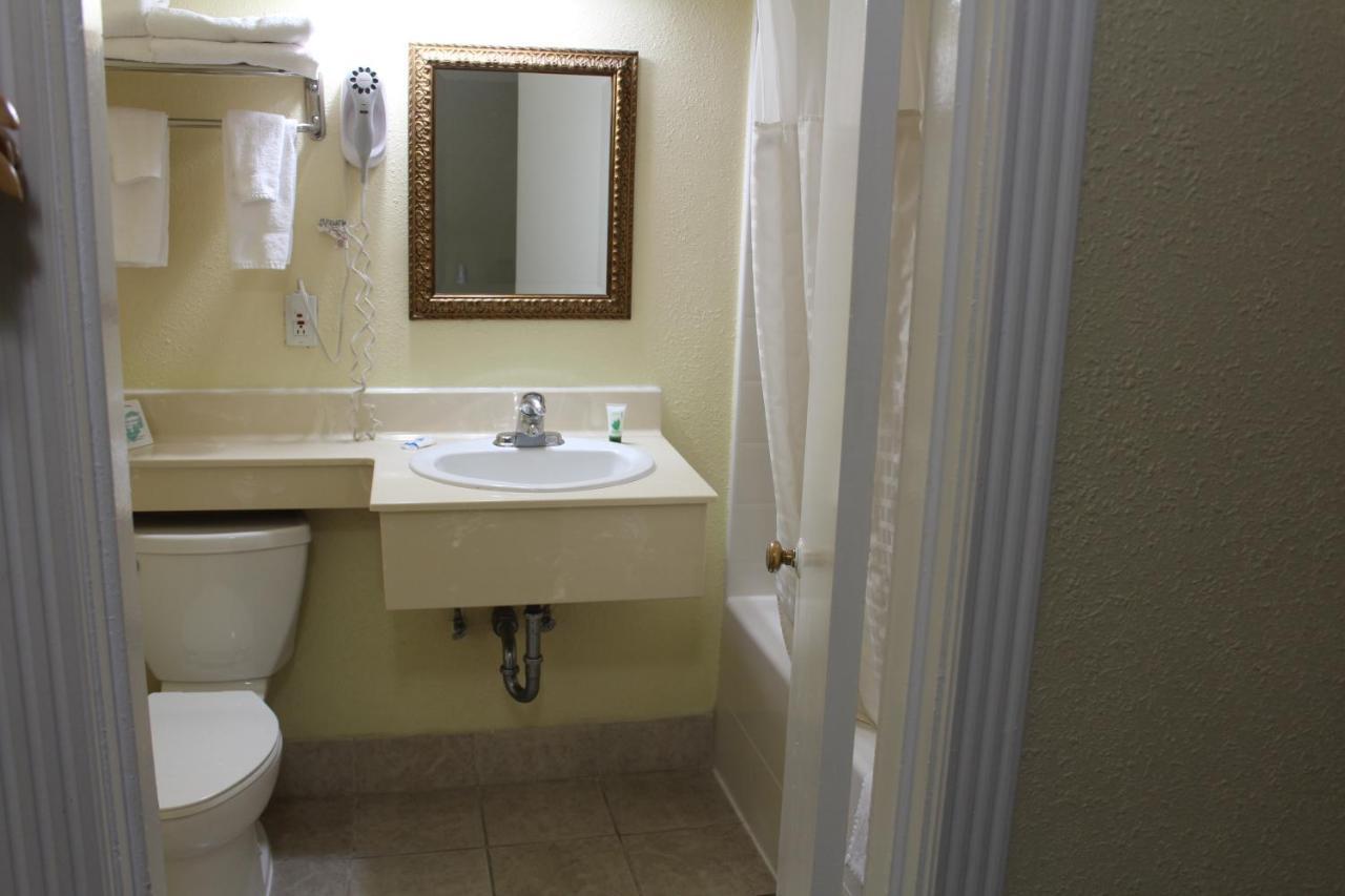 Rodeway Inn Medford South I-5 Екстериор снимка