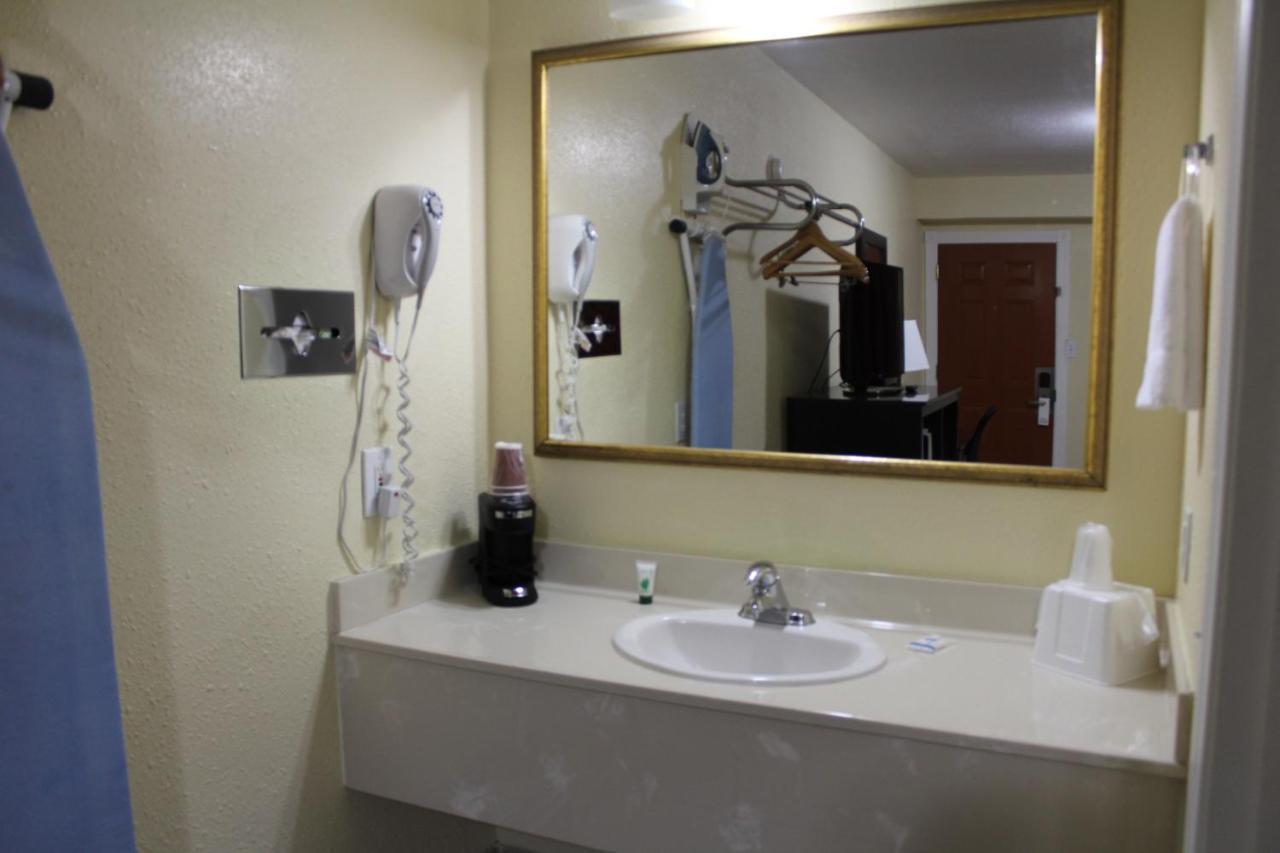 Rodeway Inn Medford South I-5 Екстериор снимка