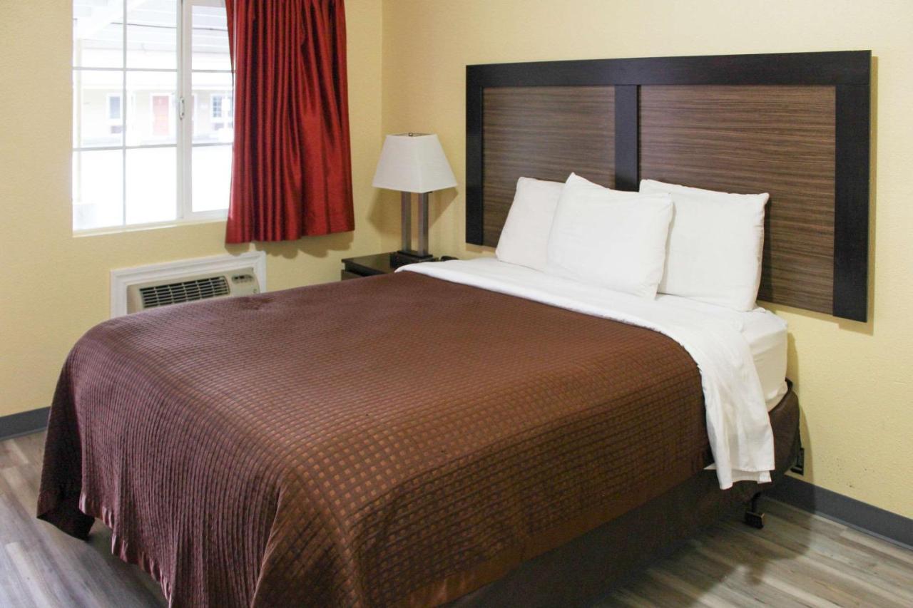 Rodeway Inn Medford South I-5 Екстериор снимка