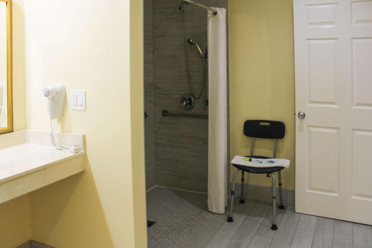 Rodeway Inn Medford South I-5 Екстериор снимка