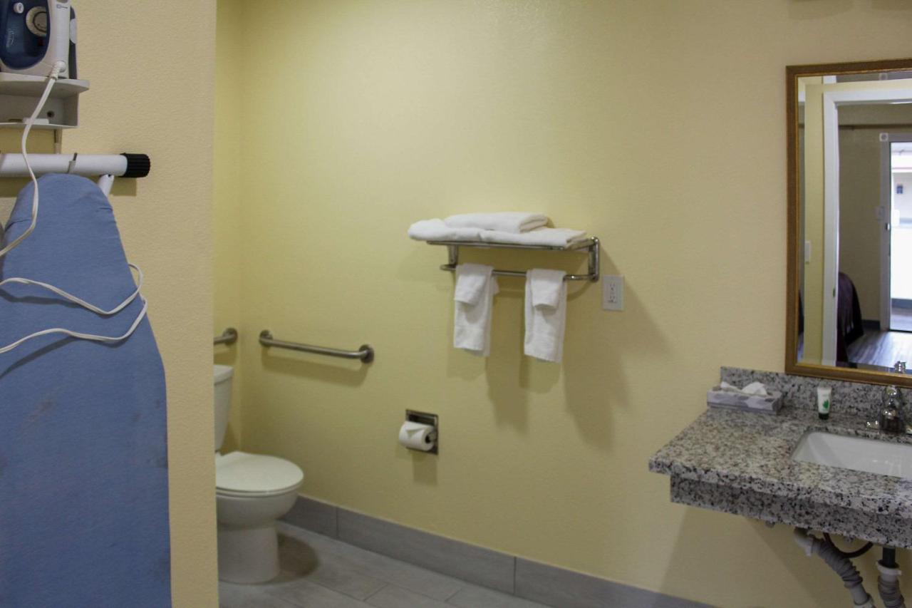 Rodeway Inn Medford South I-5 Екстериор снимка