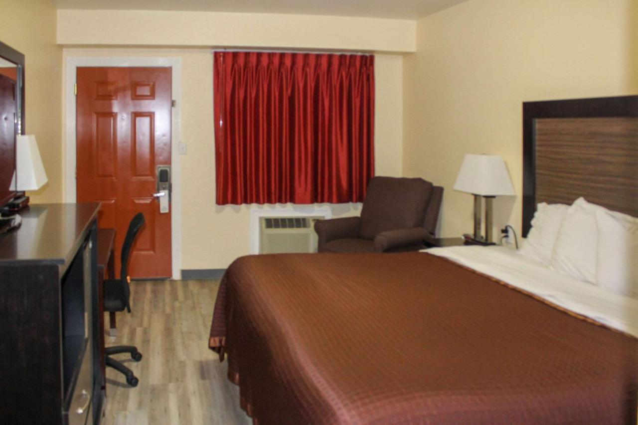 Rodeway Inn Medford South I-5 Екстериор снимка